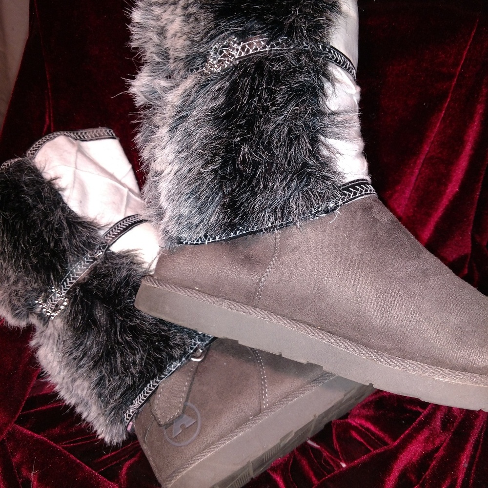 Elegant white leather&blk fur Hugs - Picture 4 of 5